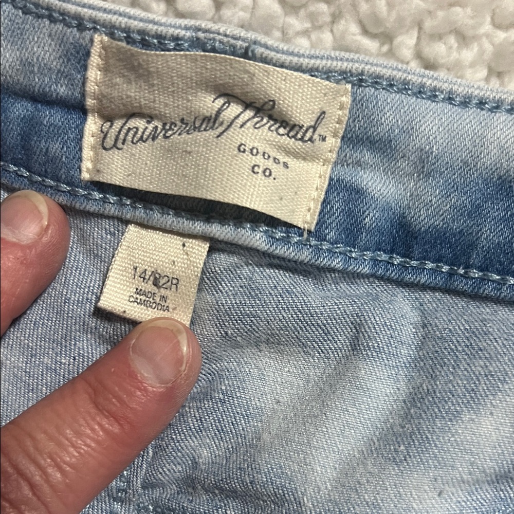 Universal Thread Light Wash Jean Shorts - Picture 2 of 3